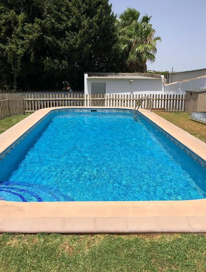 Holiday home Chalet Con Piscina, Amplio Jardin Y Aire Acondicionado Chiclana de la Frontera