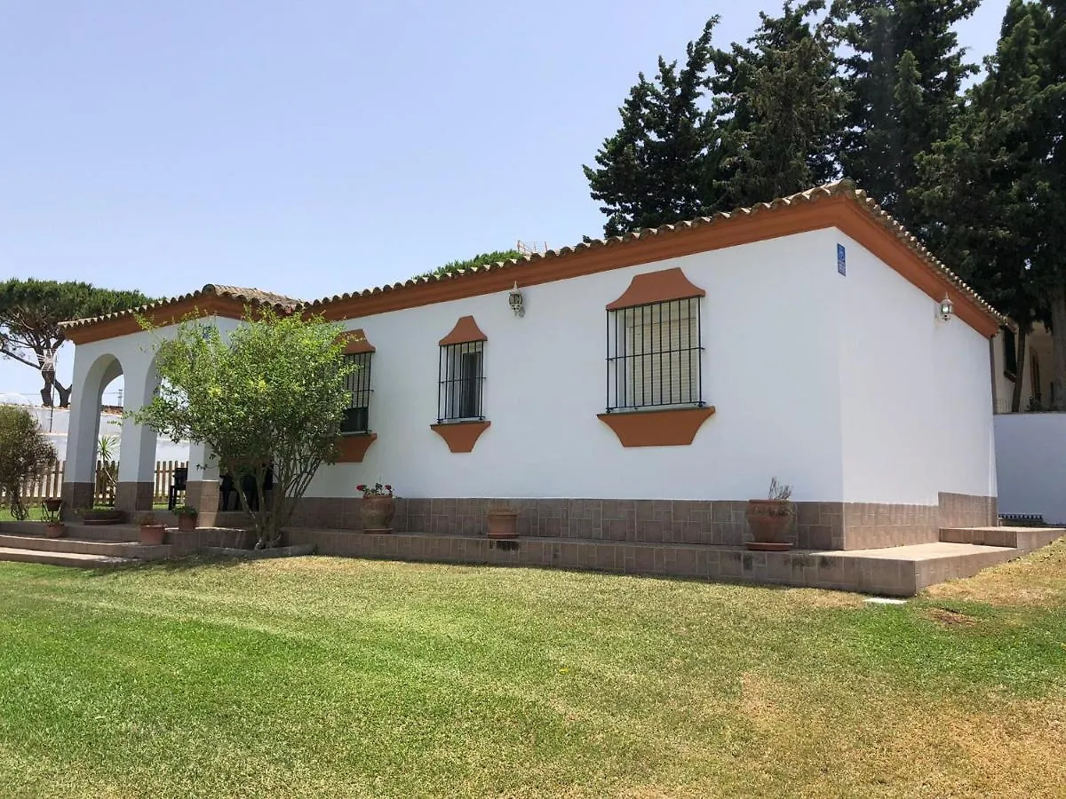 Holiday home Chalet Con Piscina, Amplio Jardin Y Aire Acondicionado Chiclana de la Frontera